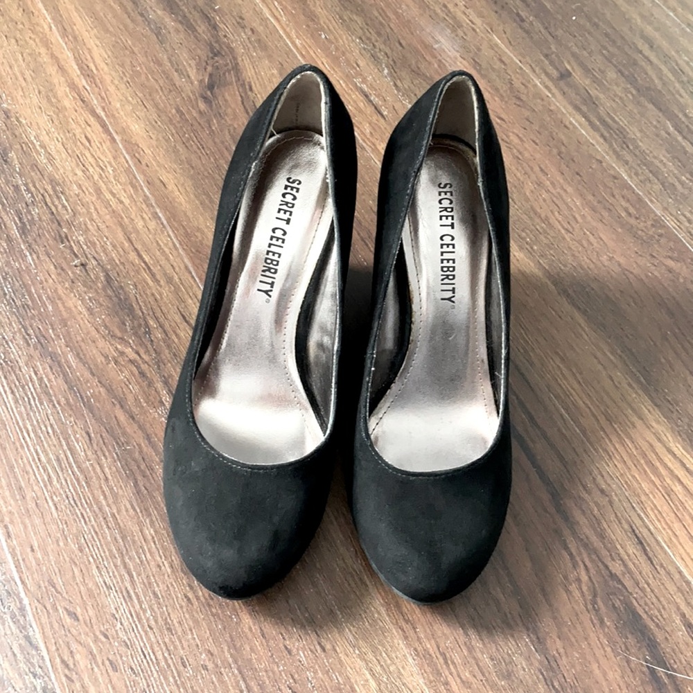 Secret Celebrity Black Wedges Size 7.5